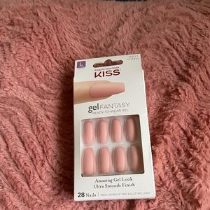 Pink press on nails by kiss